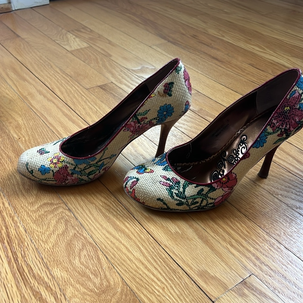 Floral Embroidered Naughty Monkey size 9 - Picture 2 of 5